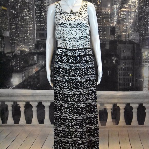 Forever 21 sz M NWT Black & Ivory Full Length Maxi Dress with Gorgeous Back - Picture 1 of 9